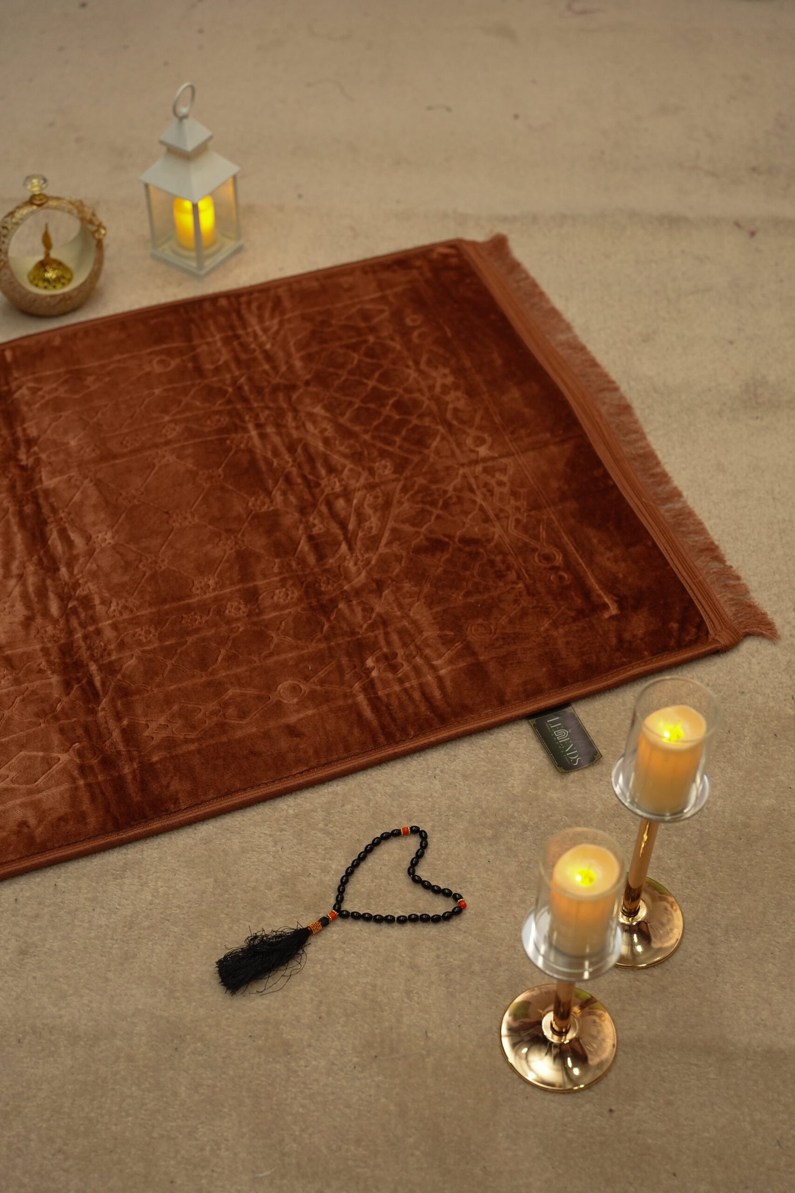 Legend Classic Velvet Dark Brown - Image 2